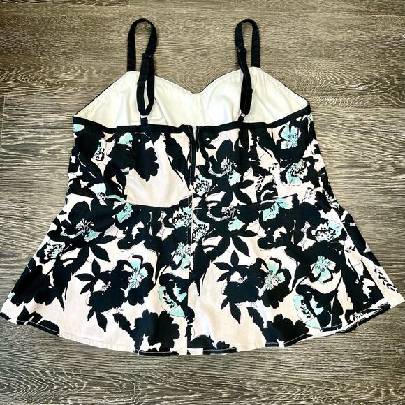 Torrid Women's Tank‎ Sweetheart Floral Blue White Black Empire Waist SZ 1X - Picture 3 of 11
